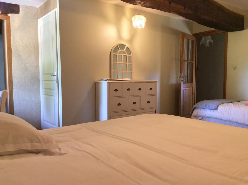 Bed and Breakfast Domaine De Noyer Saint-Christophe-en-Brionnais Pokoj fotografie